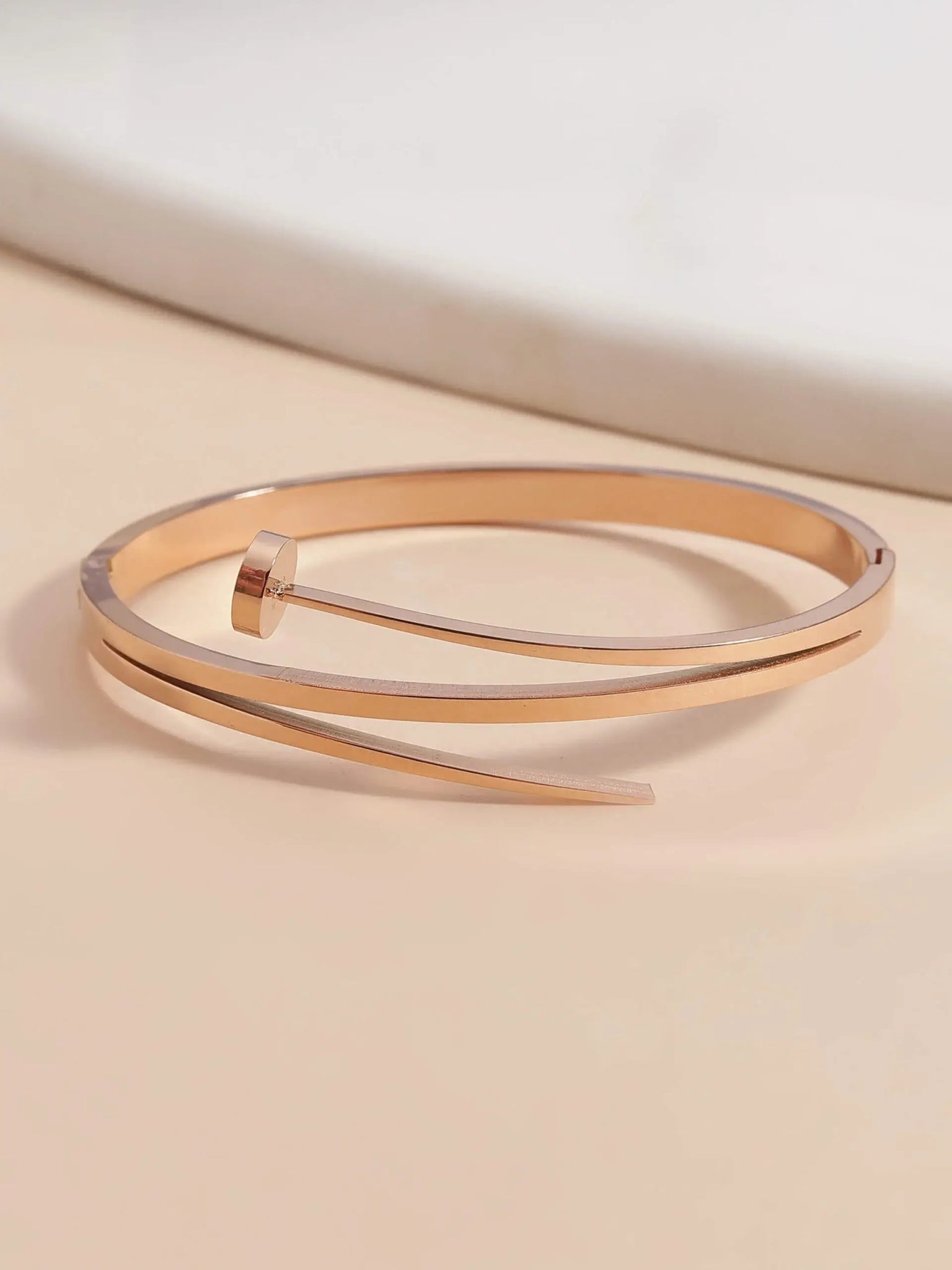 Nail Curved Bracelet - My Store